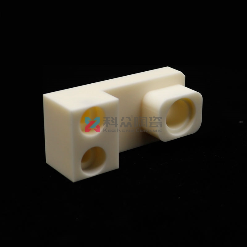 99氧化鋁（lǚ）陶瓷塊