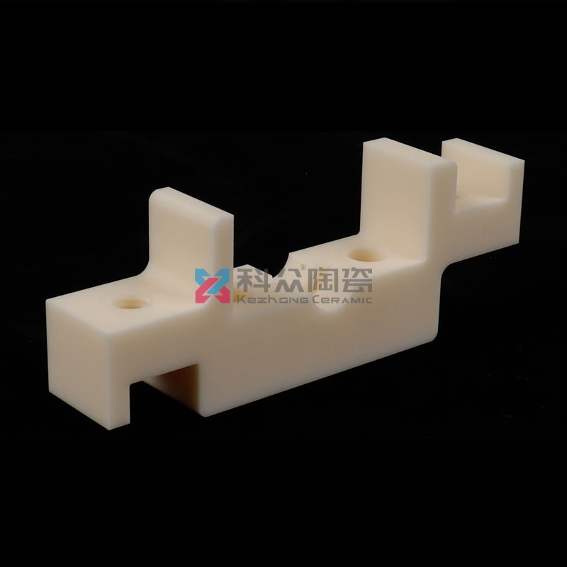 氧（yǎng）化鋁陶瓷（cí）異形件